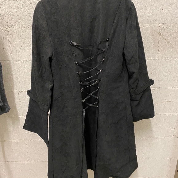 High Low Jacket - Picture 4 of 5